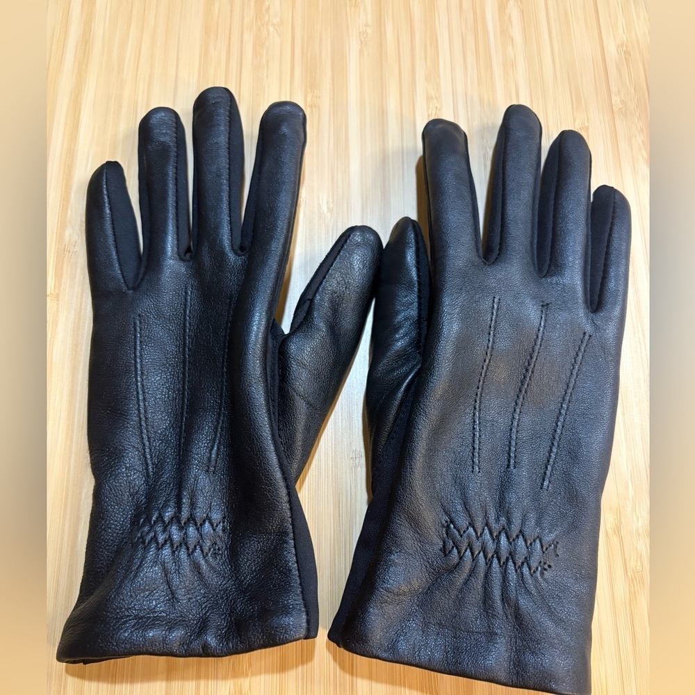 Isotoner Black Plush-Lined Winter Gloves‎